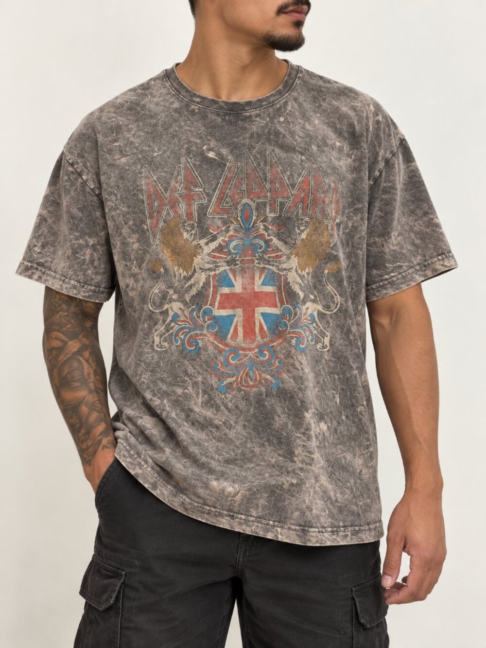 Def Leppard Distressed Mineral Wash Graphic T-Shirt XL